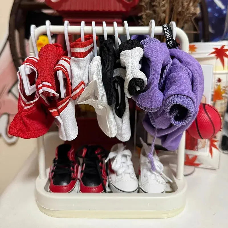 🧸 Labubu Mini Hangers – Lot de 10 Cintres avec Séchoir pour Poupées 17 cm